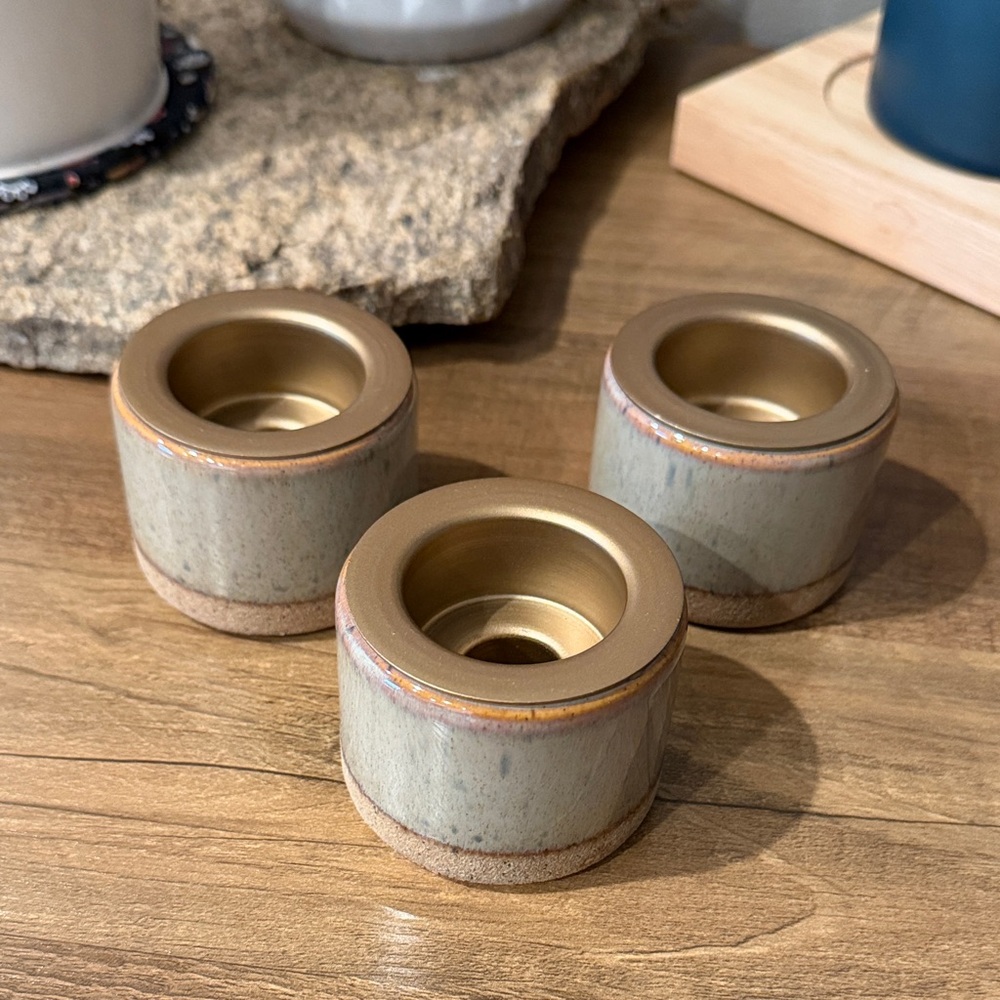 NWOT Set of 3 Elegant Gold and Sand Candle Holders